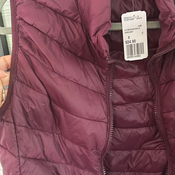 NWT forever 21 lightweight burgundy puffer vest size S - Picture 3 of 4